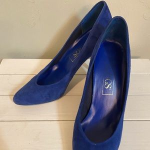 Royal blue suede pumps